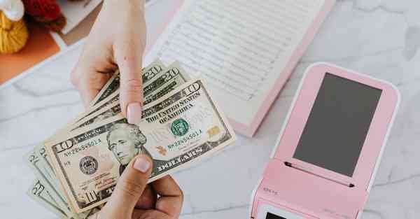 智能综合机器人，国产智能女机器人的价格