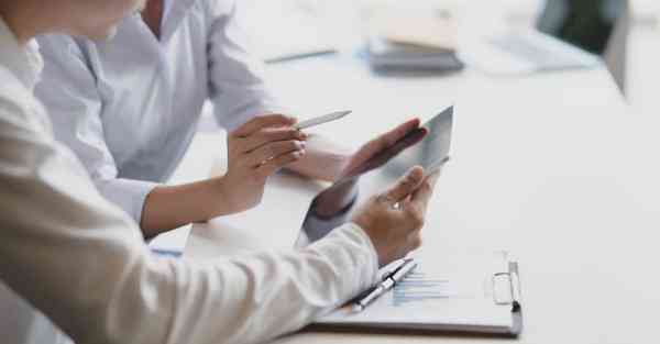 大数据雪花短发