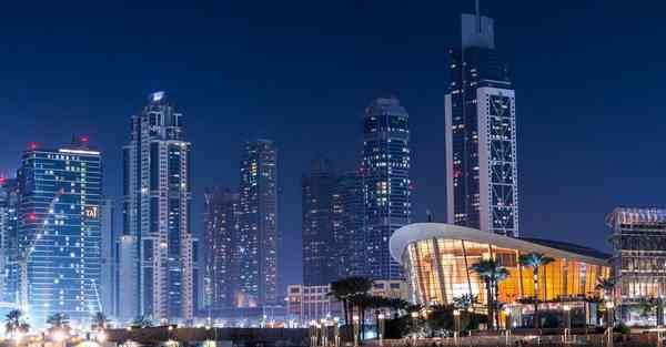 AI绘画80岁老人戴耳机