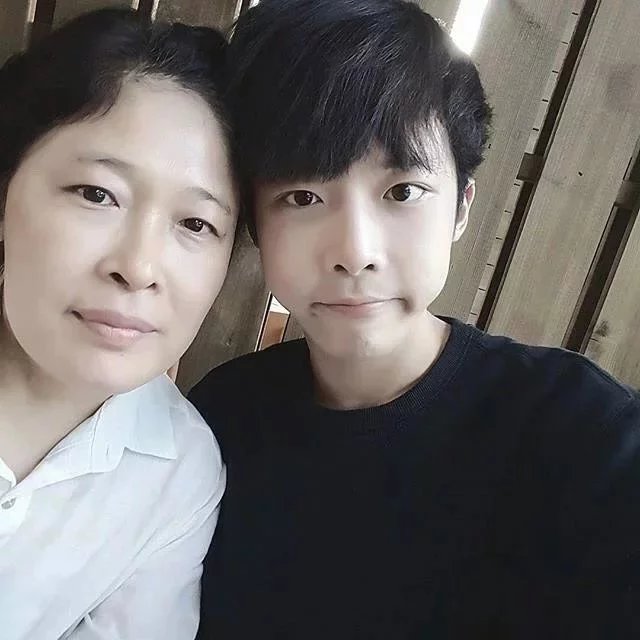 柏柔亮启