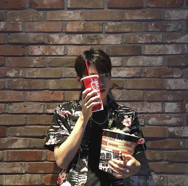 阙萍梅萱