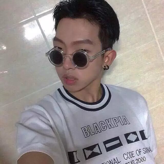 闻维悦菁